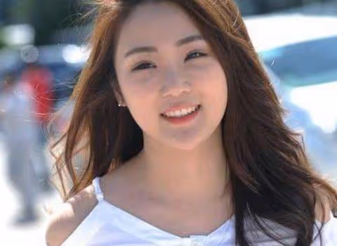原來張凱麗是她的媽媽,氣質出眾還是個隱藏學霸,才16歲就當女主