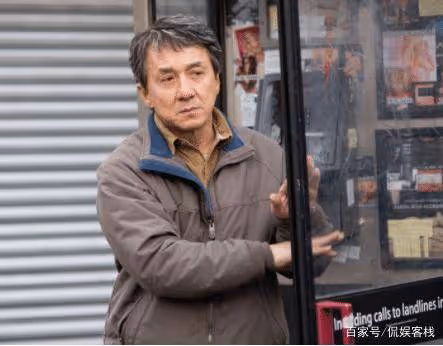 成龍老了，李連杰老了，周星馳也老了，而65的他看起來像30歲