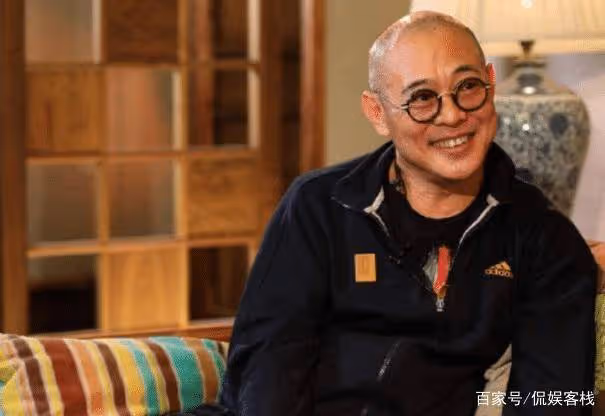 成龍老了，李連杰老了，周星馳也老了，而65的他看起來像30歲