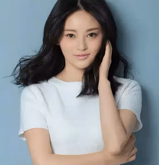 陳紅是她的姑姑，出演《父母愛情》不被喜歡，長相平平卻總演大片