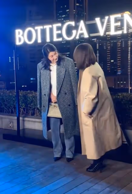 郭晶晶排隊被合影！其中兩個不經意的細節，更是獲得了不少的誇讚