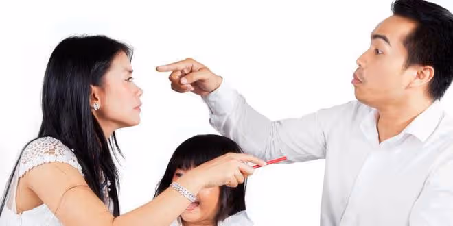 老公：你爸媽收入高，我的工資就給我爸媽養老吧，妻子：受夠了