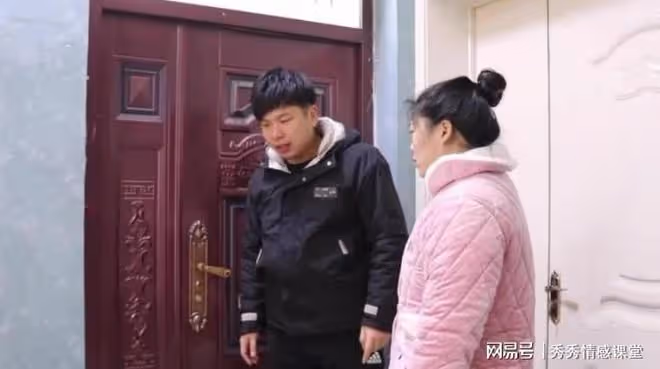拎著上千元禮品去二姑家拜年,不料卻被區別對待,窮就別走親戚