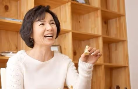 晚年老人忙著帶孩子,卻不願照顧父母?過來人說出了心裡話
