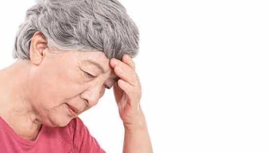 晚年老人忙著帶孩子,卻不願照顧父母?過來人說出了心裡話