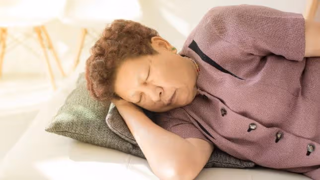 68歲老人:照顧女婿一家5年,女婿晚年給我買房養老