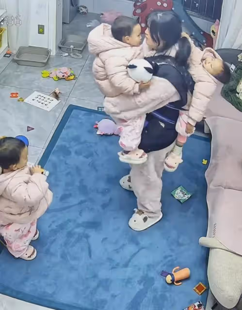 遠嫁寶媽全職帶娃一拖三，每天筋疲力盡累到睡著，公婆反應太心寒