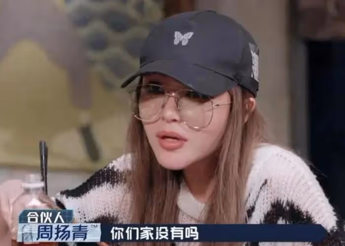 周揚青參加《浪姐5》惹爭議，唱跳演啥都不會，網友直呼對其他姐姐不公平