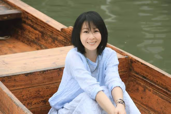劉若英素顏逛菜場引熱議，網友：當媽不易，真實最美！