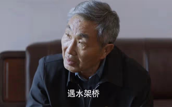 《江河日上》市長李子平從抗拒鄭寒江,到力保鄭寒江,為了什麼?