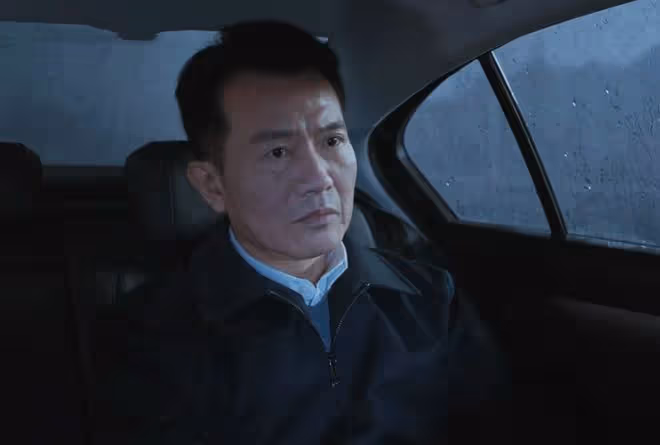 《江河日上》市長李子平從抗拒鄭寒江,到力保鄭寒江,為了什麼?