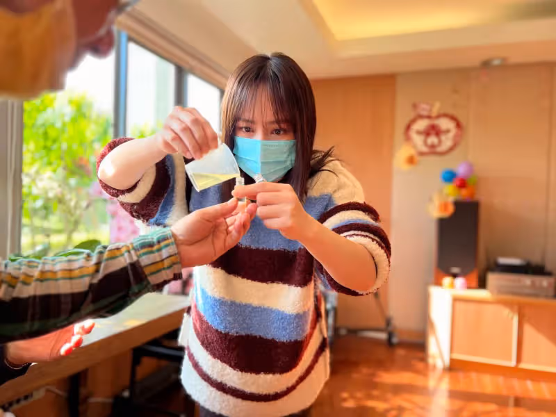 小薰為癌末病人精油按摩　想起亡母「若當時有芳療師在多好」