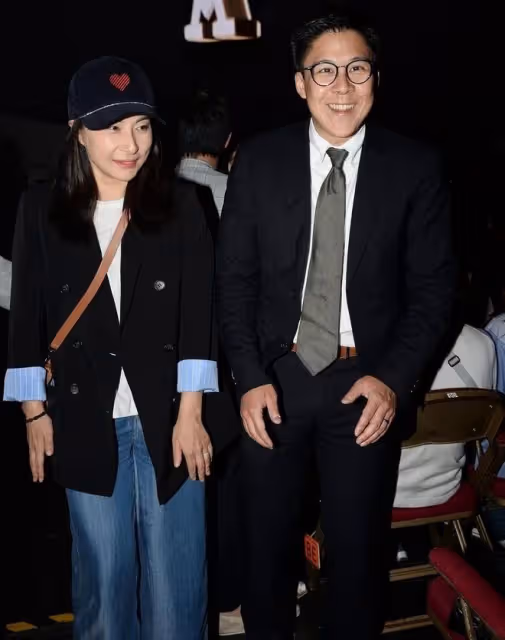郭晶晶又現身上海出席活動，穿著樸素，脖子上的項鍊被曝出不一般