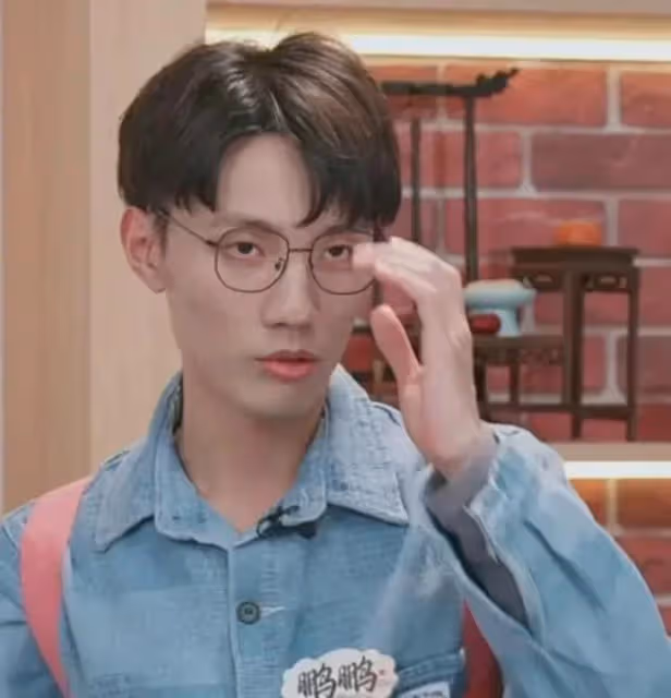 董宇輝：鵬鵬不需要成為誰，做自己就好，他本身很優秀，凡爾賽了