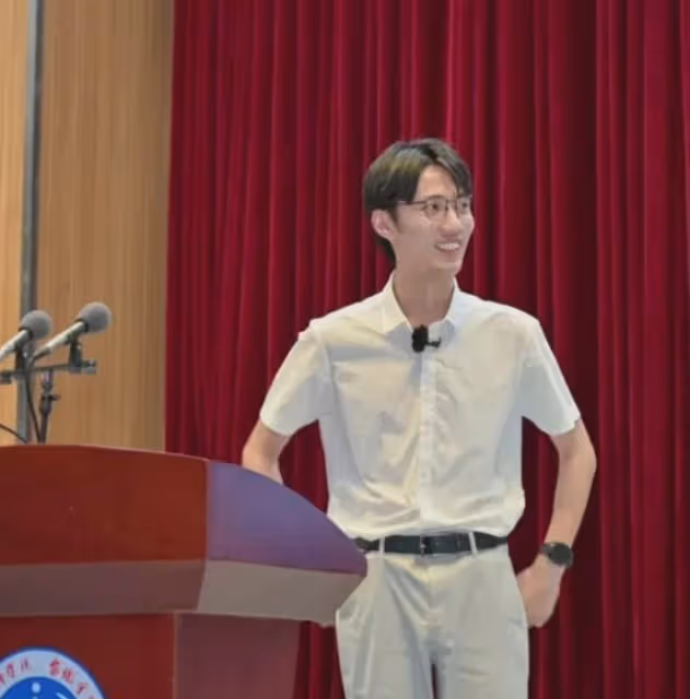 董宇輝：鵬鵬不需要成為誰，做自己就好，他本身很優秀，凡爾賽了