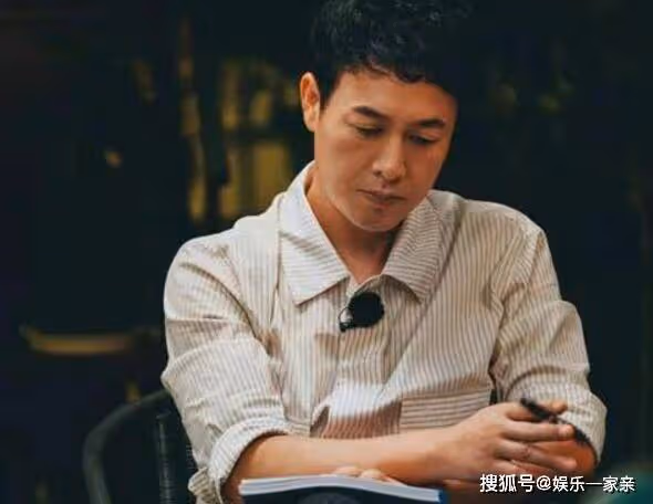 張頌文老婆陳素真照片被扒,張頌文現任妻子漂亮,一家四口照片很溫馨!