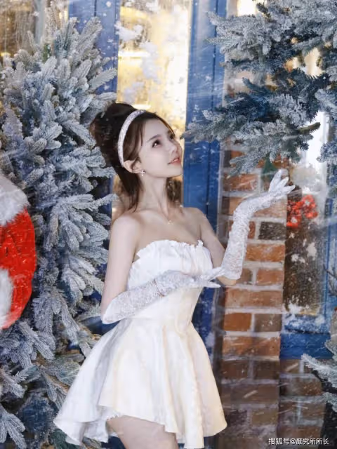20歲極品尤物少女時尚寫真穿搭:純粹之美 優雅與活力並存的時尚典範