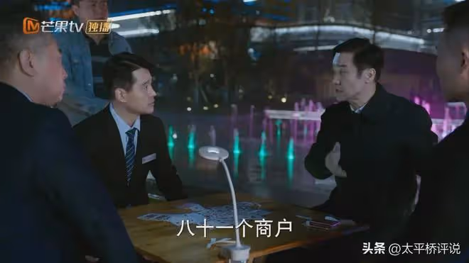 江河日上:兩處劇情設置明顯不符合邏輯,一人形象明顯不符合身份