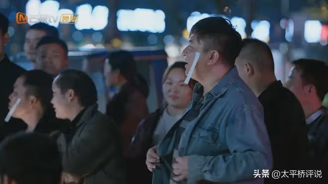 江河日上:兩處劇情設置明顯不符合邏輯,一人形象明顯不符合身份