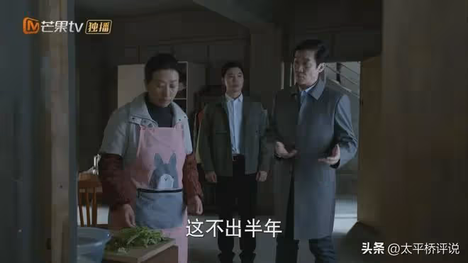 江河日上:兩處劇情設置明顯不符合邏輯,一人形象明顯不符合身份
