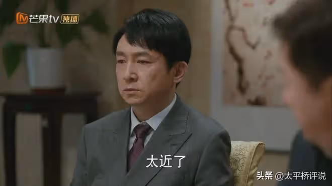 江河日上:兩處劇情設置明顯不符合邏輯,一人形象明顯不符合身份