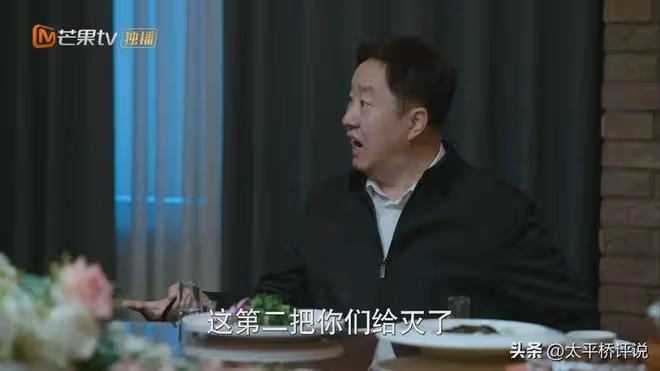 江河日上:兩處劇情設置明顯不符合邏輯,一人形象明顯不符合身份