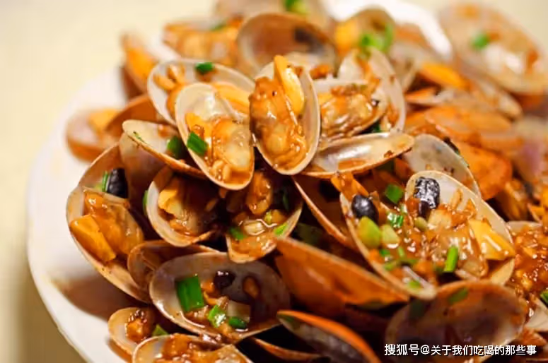 清洗花蛤時,最忌用鹽和油,海邊老漁民教你一招,花蛤瘋狂吐泥沙
