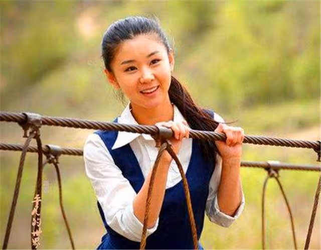 她是不接吻戲的女演員,有最乾淨女星之稱,如今家庭幸福夫妻恩愛