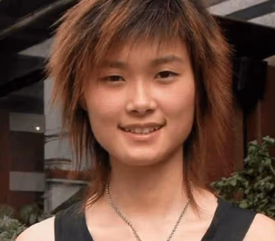 李宇春不忍看的照片,看一次笑一次,估計她本人也恨極了當年的攝影師