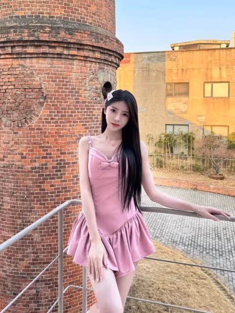 高跟鞋搭配小粉裙,嬌美又可愛!適合清純女生