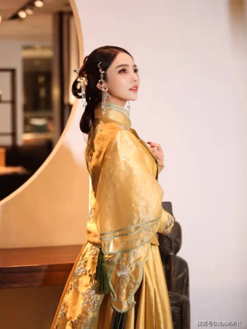 20歲極品尤物的藝術照穿搭:黃韻霓裳 傳統美學與現代風尚的優雅交融