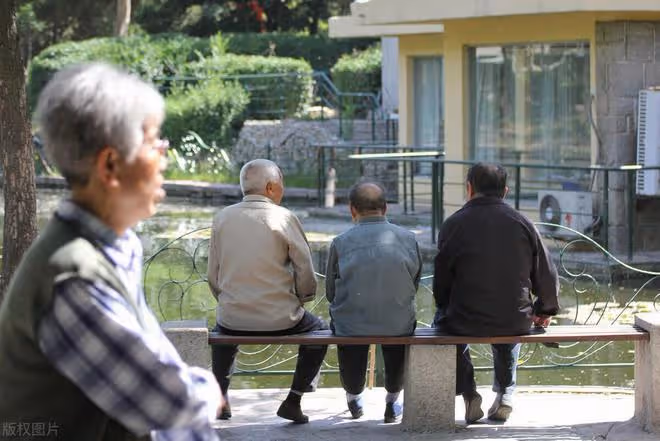 58歲大媽哭訴：交誼舞的水太深了，跳了五個月，就把家庭給跳沒了