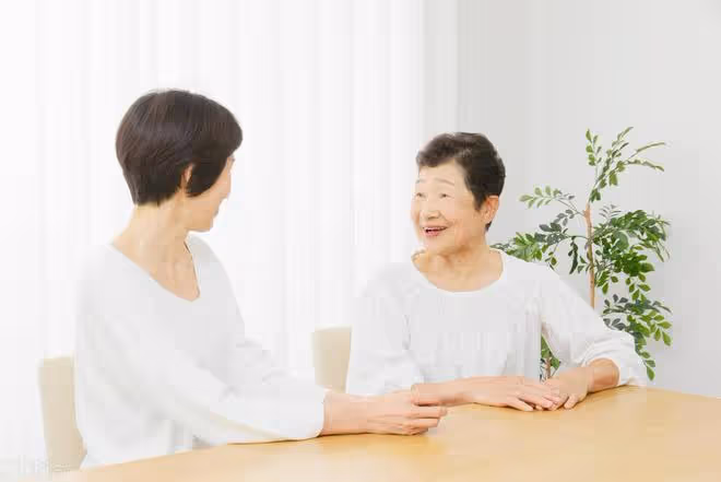 68歲阿姨患病住院,嫌子女狠心從未看望,女婿:家都要被你拆散了