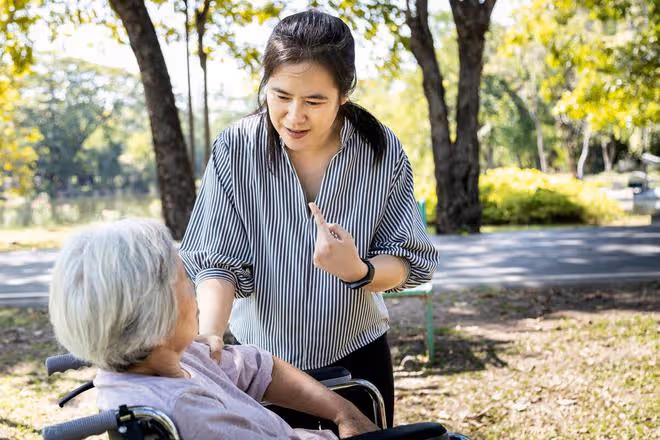 七旬老人醒悟:在兒女家各住一段時間後,才明白晚年誰能給我養老