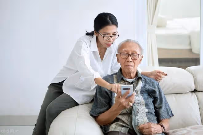 七旬老人醒悟:在兒女家各住一段時間後,才明白晚年誰能給我養老