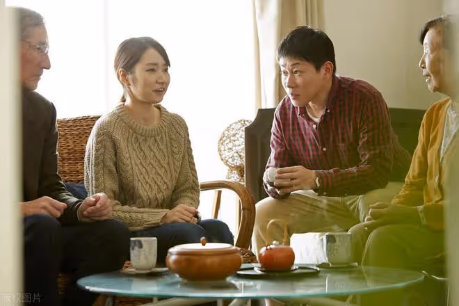 老人嫌子女不給其養老而號啕大哭,兒子:都是你自找的,怨得了誰