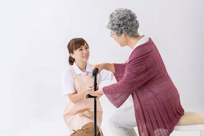 六旬老人請保姆養老,保姆提出五個要求,大媽:那我還找你幹嘛