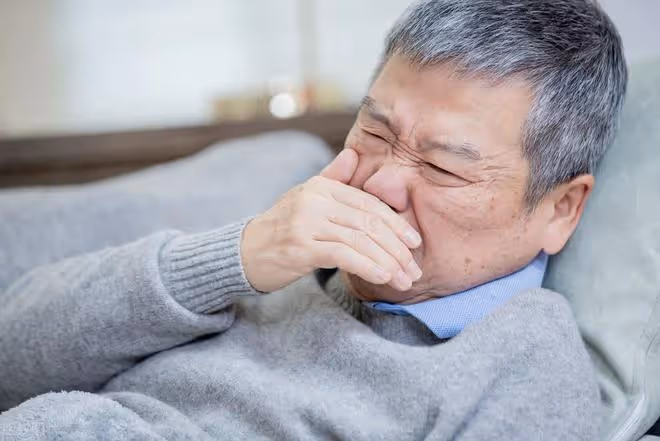 69歲大爺哭訴:每月6000退休金是不少,可我卻想快點離開這個世界