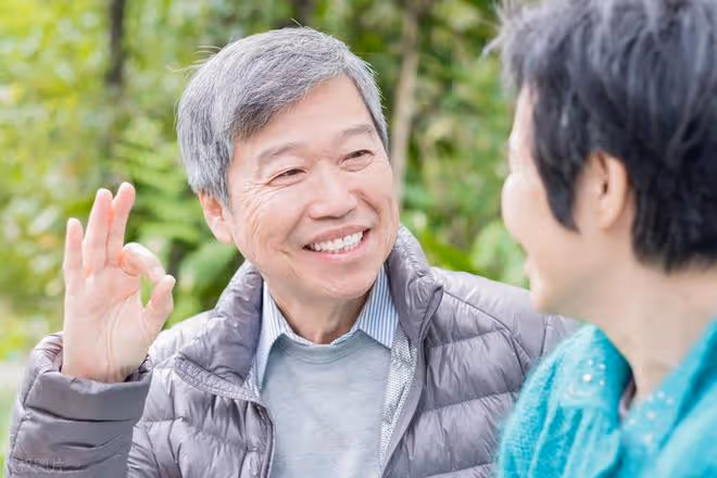 64歲大爺想和58歲大媽搭夥,大媽:答應我4個要求就行,否則免談