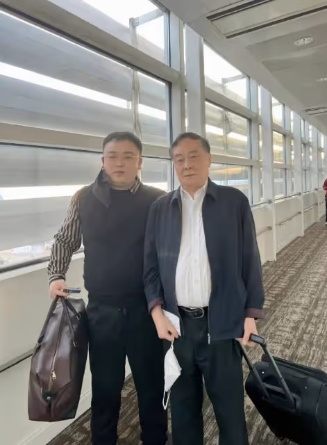 群眾送別宗慶後的飲料，被一男子偷偷拿走，一位網友評價一針見血