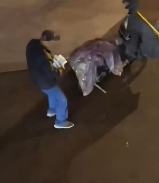 群眾送別宗慶後的飲料，被一男子偷偷拿走，一位網友評價一針見血