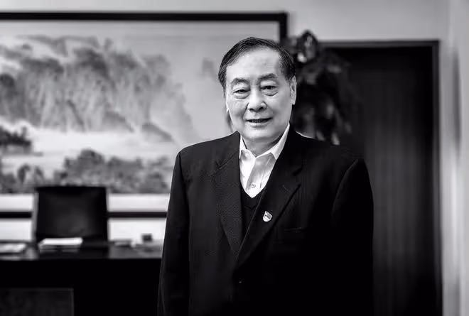 群眾送別宗慶後的飲料，被一男子偷偷拿走，一位網友評價一針見血
