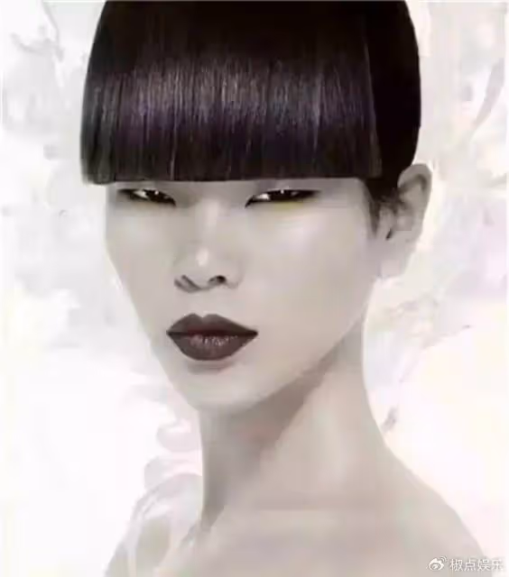 從江西「醜女」到國際名模，長相不佳卻嫁法國貴族，如今身價過億