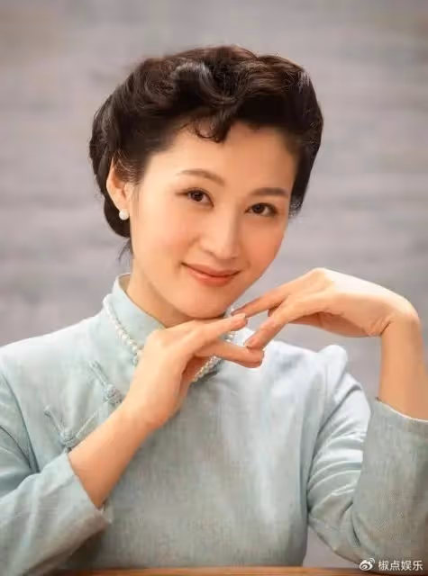 和「康熙」上演一段父女戀，為腹中孩子拒絕治癌，在41歲驟然離世