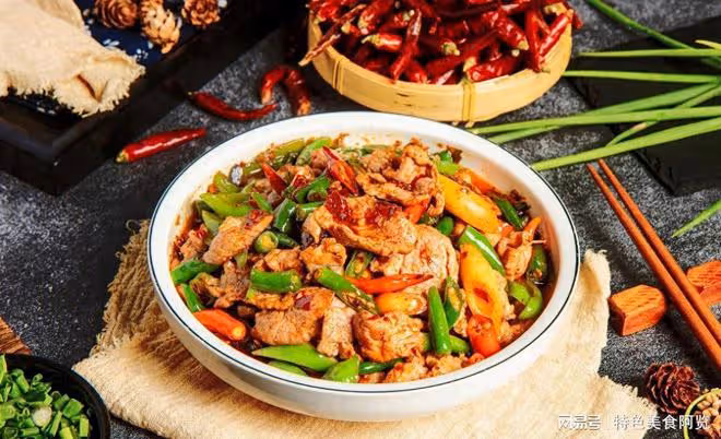 麻辣鮮香，口感豐富的辣椒小炒肉，挑動你的味蕾