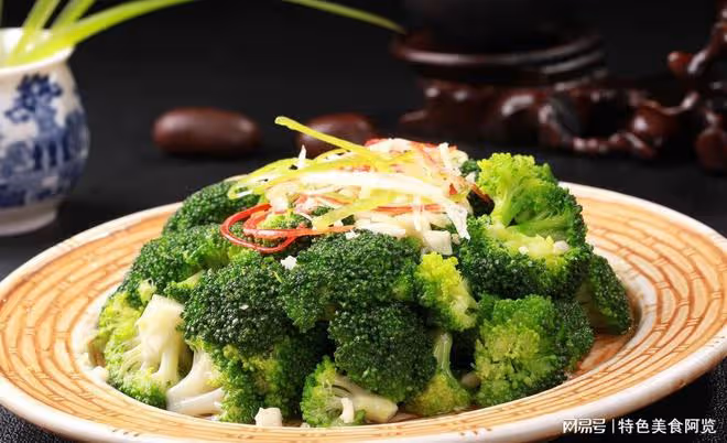 清爽口感，營養美味的清炒西藍花，讓你愛上蔬菜