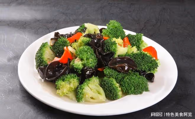 清爽口感，營養美味的清炒西藍花，讓你愛上蔬菜