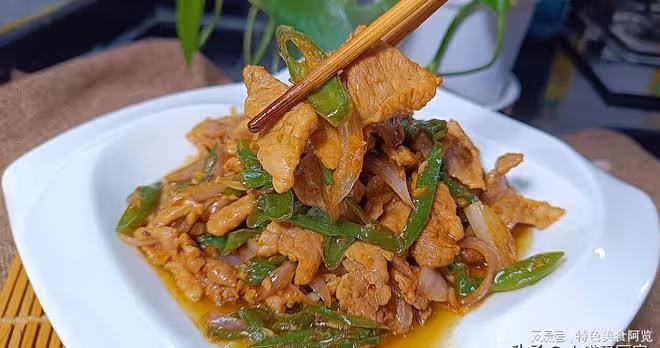 肉片怎麼炒好吃又嫩？訣竅全部教給你，蒜香濃郁，爽口入味