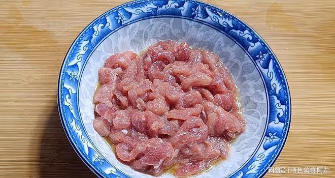 肉片怎麼炒好吃又嫩？訣竅全部教給你，蒜香濃郁，爽口入味