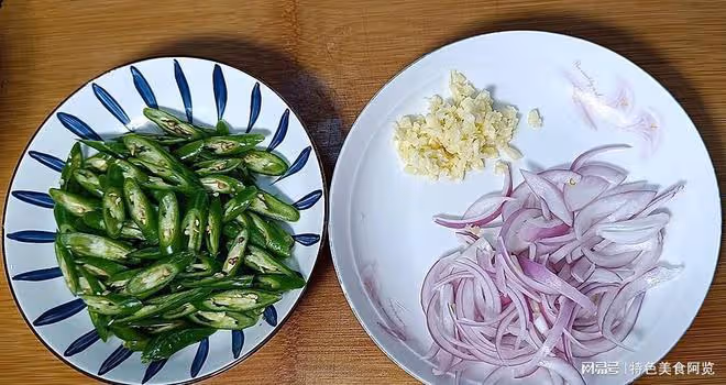 肉片怎麼炒好吃又嫩？訣竅全部教給你，蒜香濃郁，爽口入味